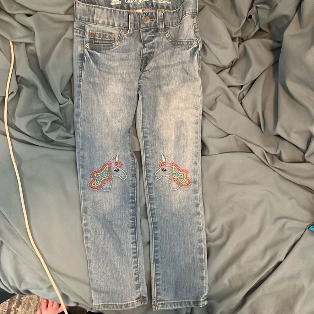 Little girl 4t unicorn embroidered skinny jeans.
